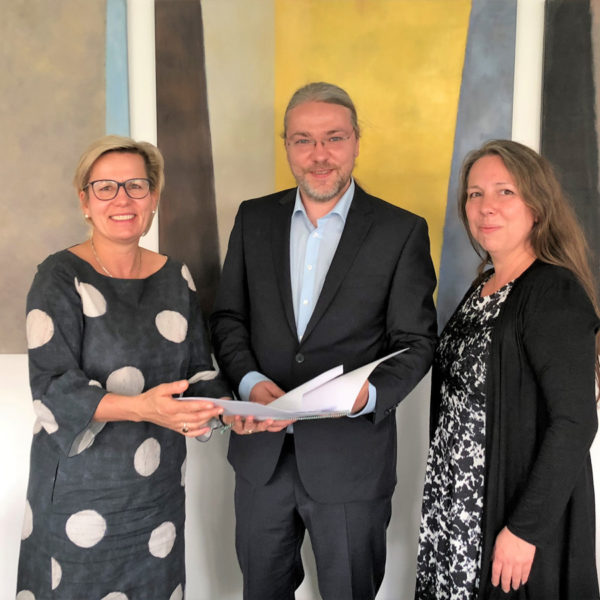 Offizielle Bescheidübergabe durch Staatsministerin Klepsch im Sächsischen Sozialministerium